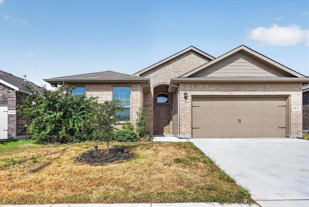 8613 Wildwest Drive, Fort Worth