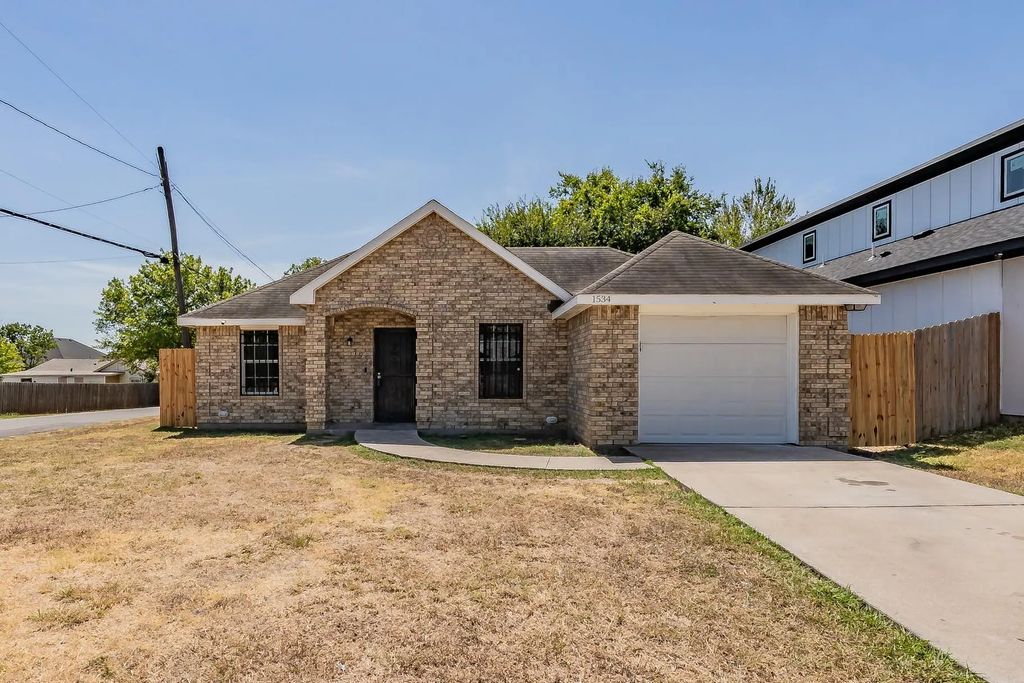 1534 Marfa Avenue, Dallas
