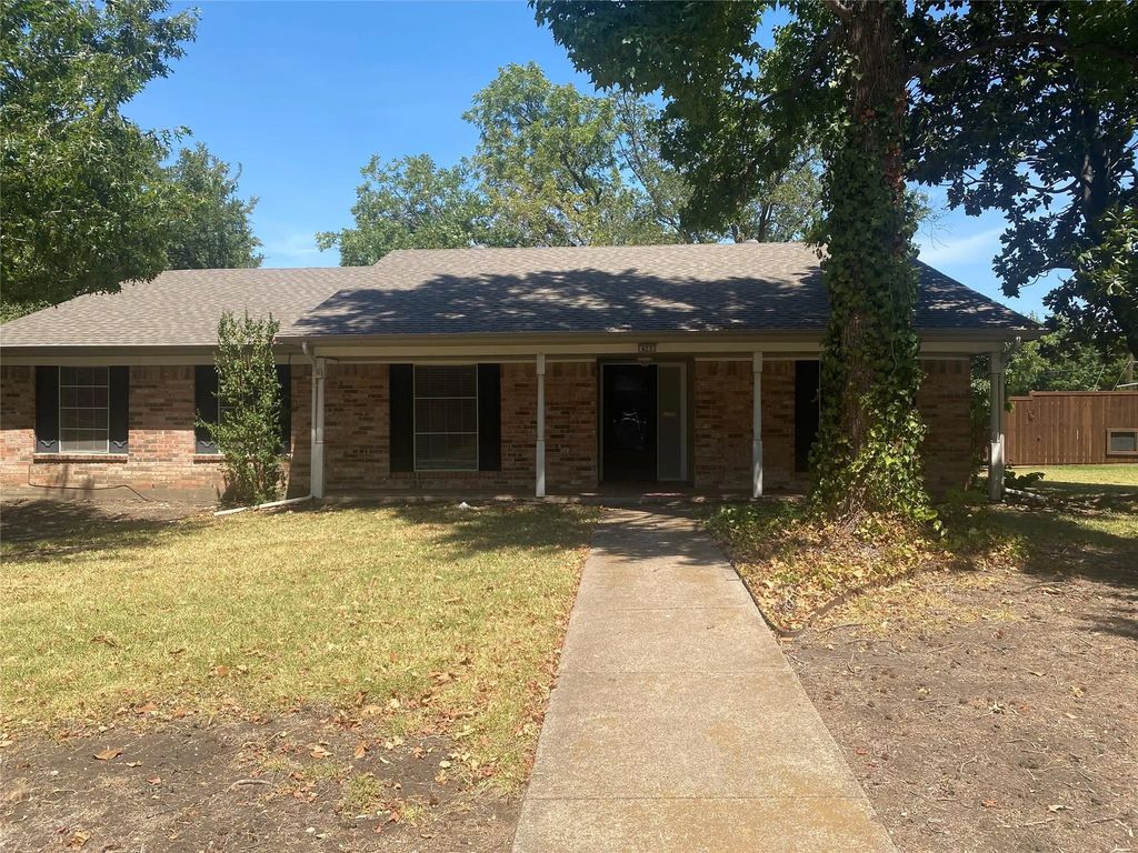 423 Shady Brook Place, Richardson