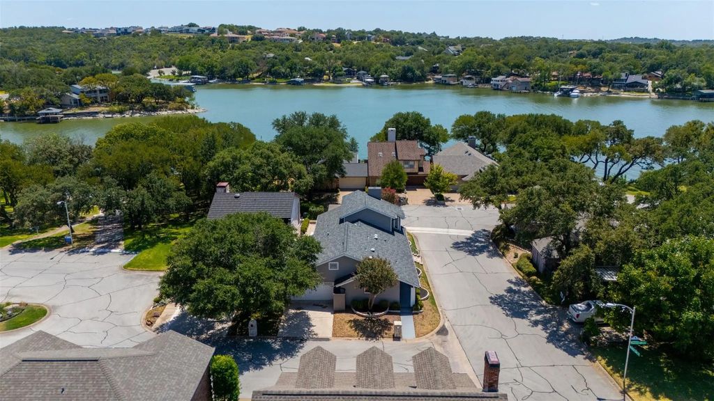 8215 Mountain Lake Court, Fort Worth