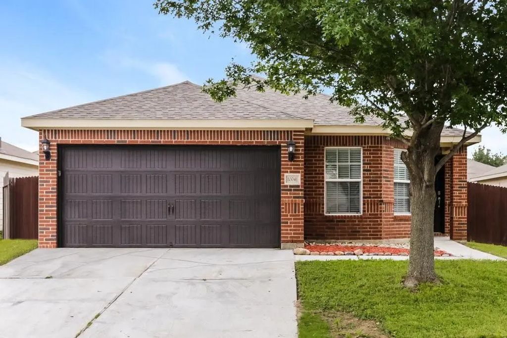 10041 Silent Hollow Drive, Fort Worth