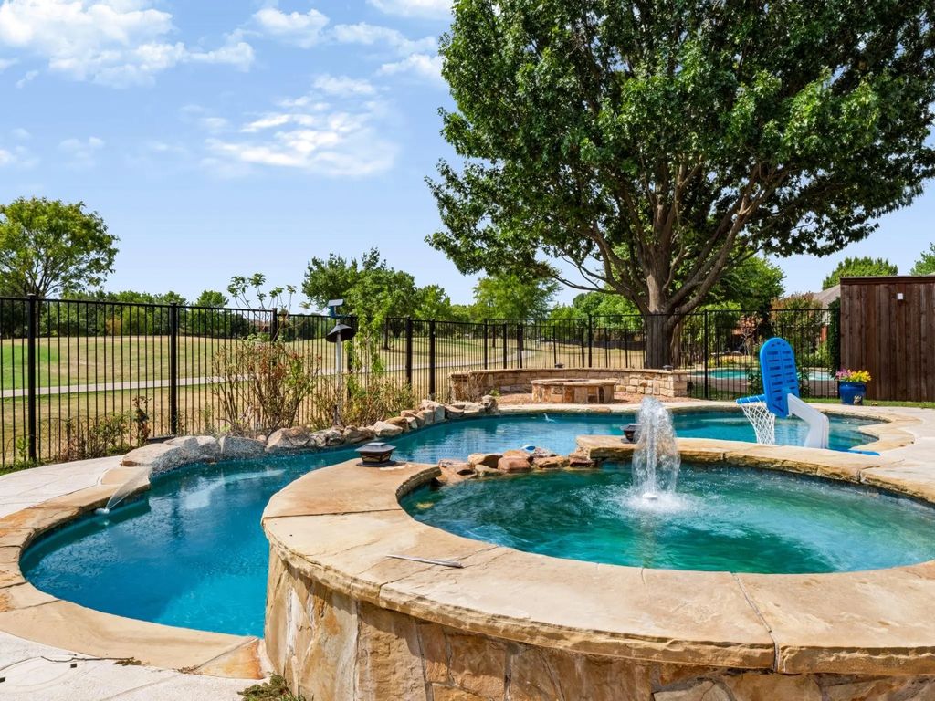 10518 Woodlands Trail, Rowlett
