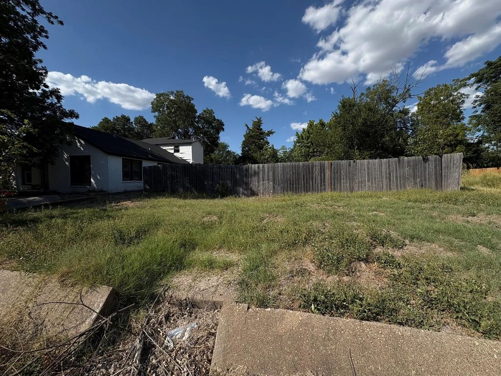 713 E Jefferson Street, Waxahachie