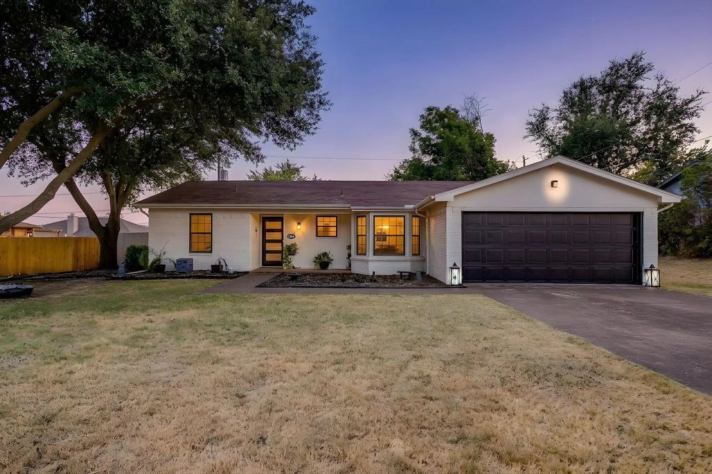 1304 Augusta Road, Benbrook