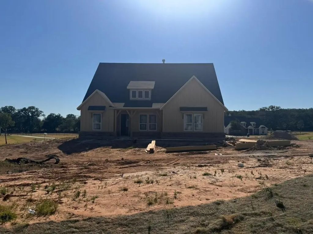 601 Tay Tay Way, Springtown