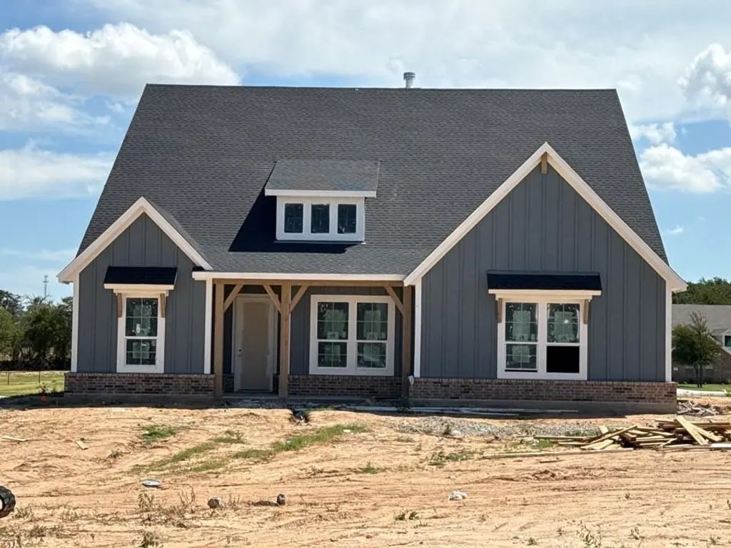 601 Tay Tay Way, Springtown