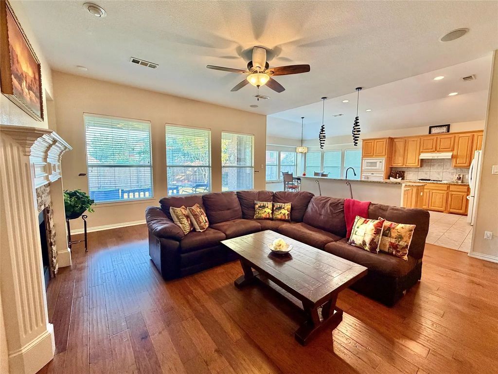 4821 Bellflower Way, Fort Worth