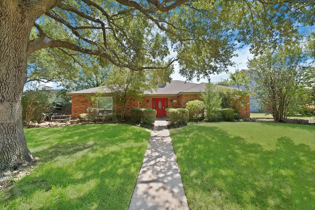 1818 Sara Lane, Richardson