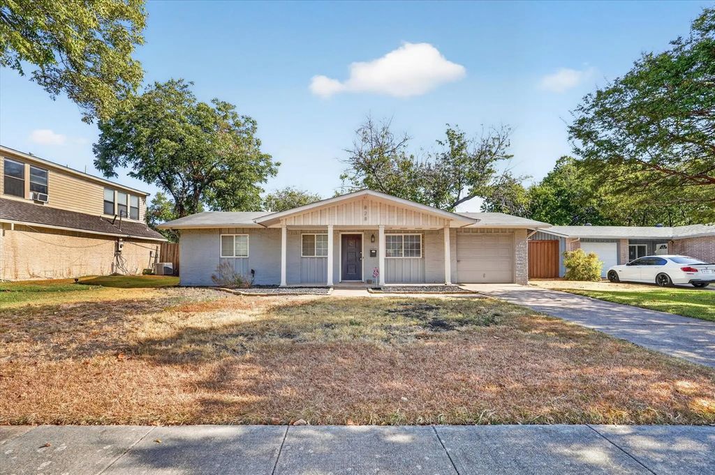 828 Kingswood Avenue, Richardson