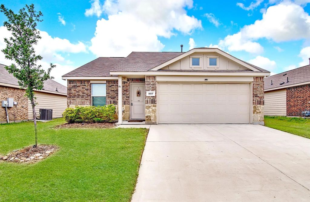 8617 Thicket Ridge Street, Fort Worth