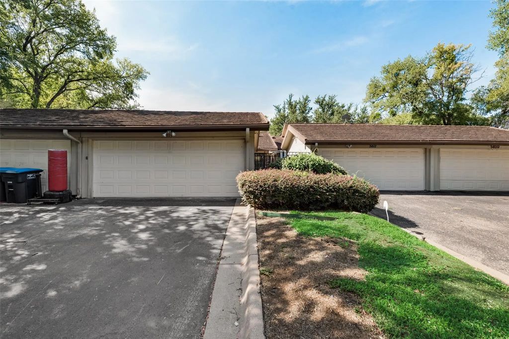 5814 Meadow Wood Lane, Fort Worth