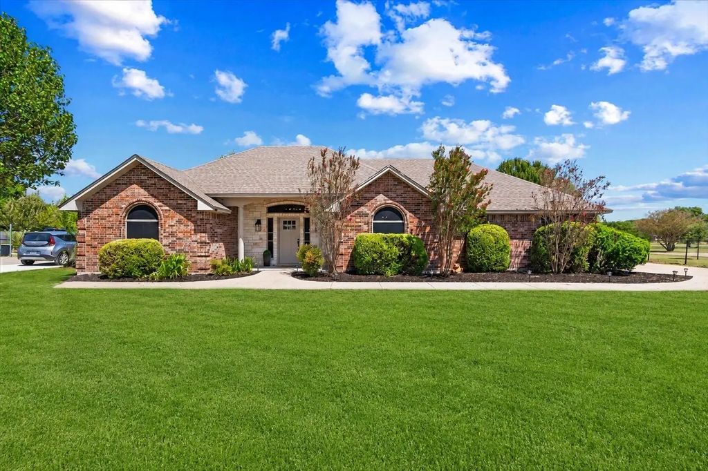 833 Shady Brook Lane, Red Oak