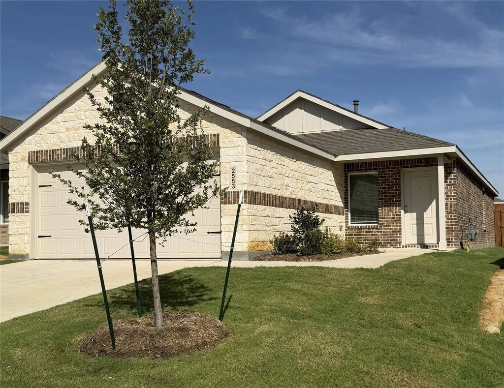 2553 Guineas Lane, Aubrey
