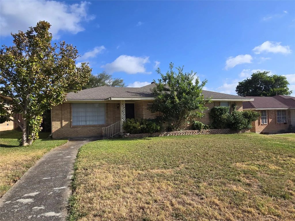 1623 Heather Glen Drive, Dallas