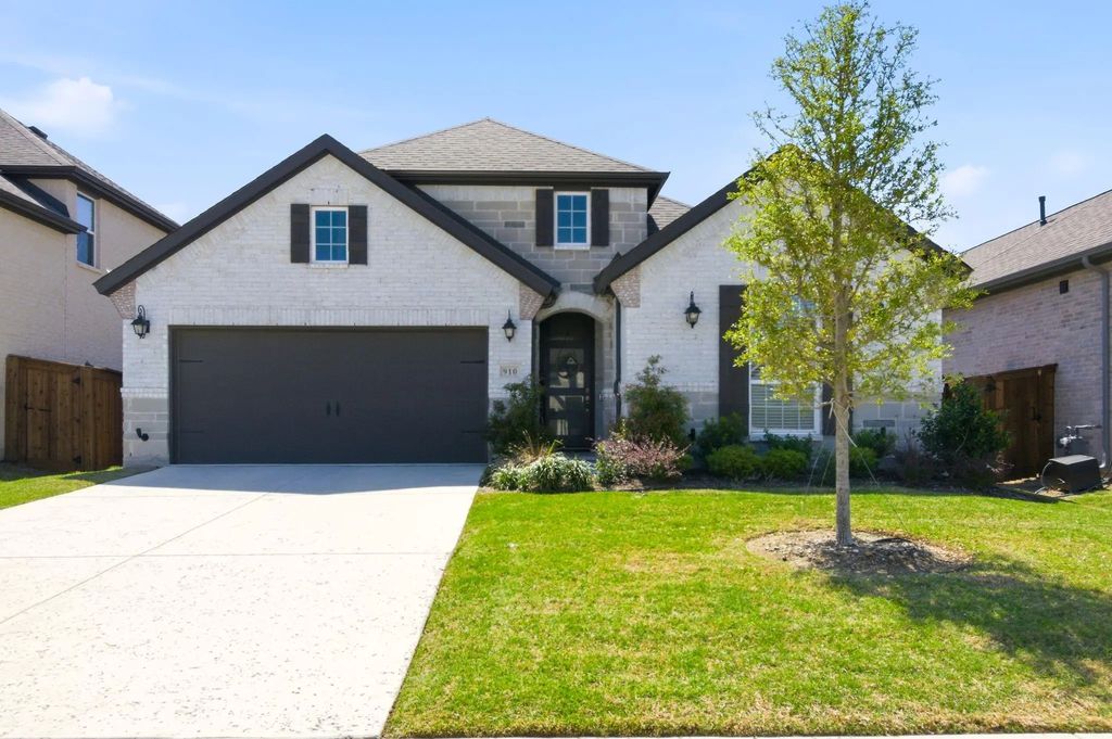 910 Winter Cherry Lane, Haslet