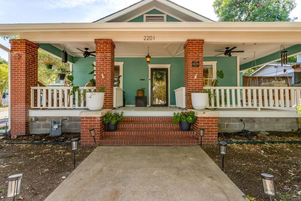 2201 Alston Avenue, Fort Worth