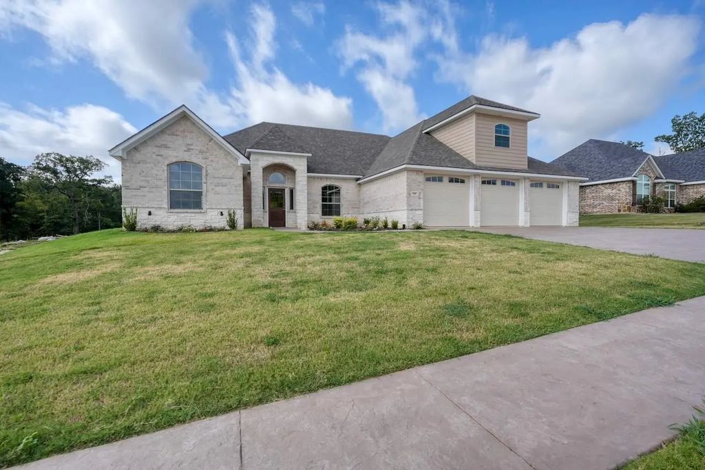 1616 Courtland Lane, Lindale