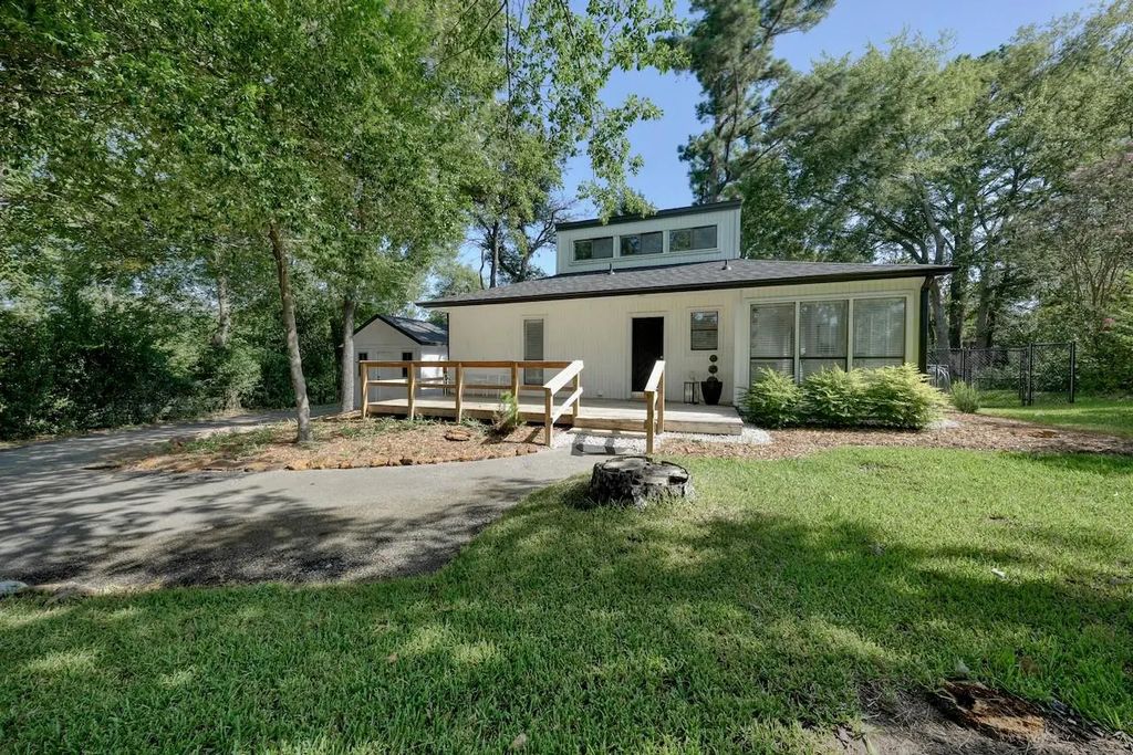 239 Fairlawn Drive, Hideaway