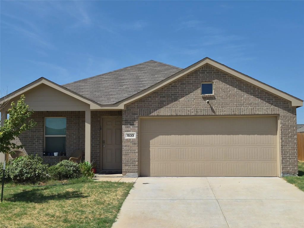 1533 Woodbrook Lane, Hutchins