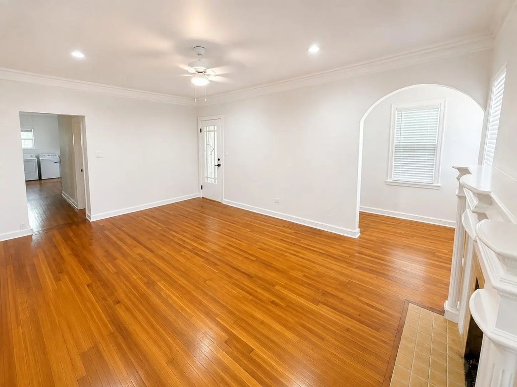 3252 S University Drive, Fort Worth