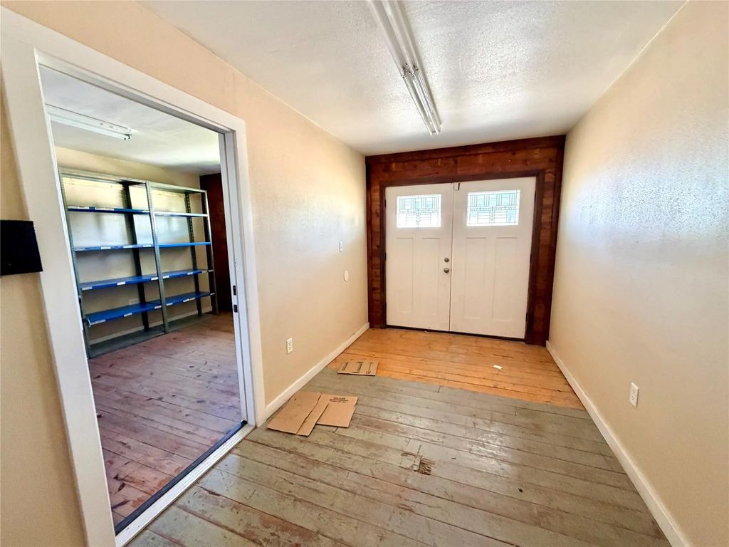802 W Third, Goldthwaite