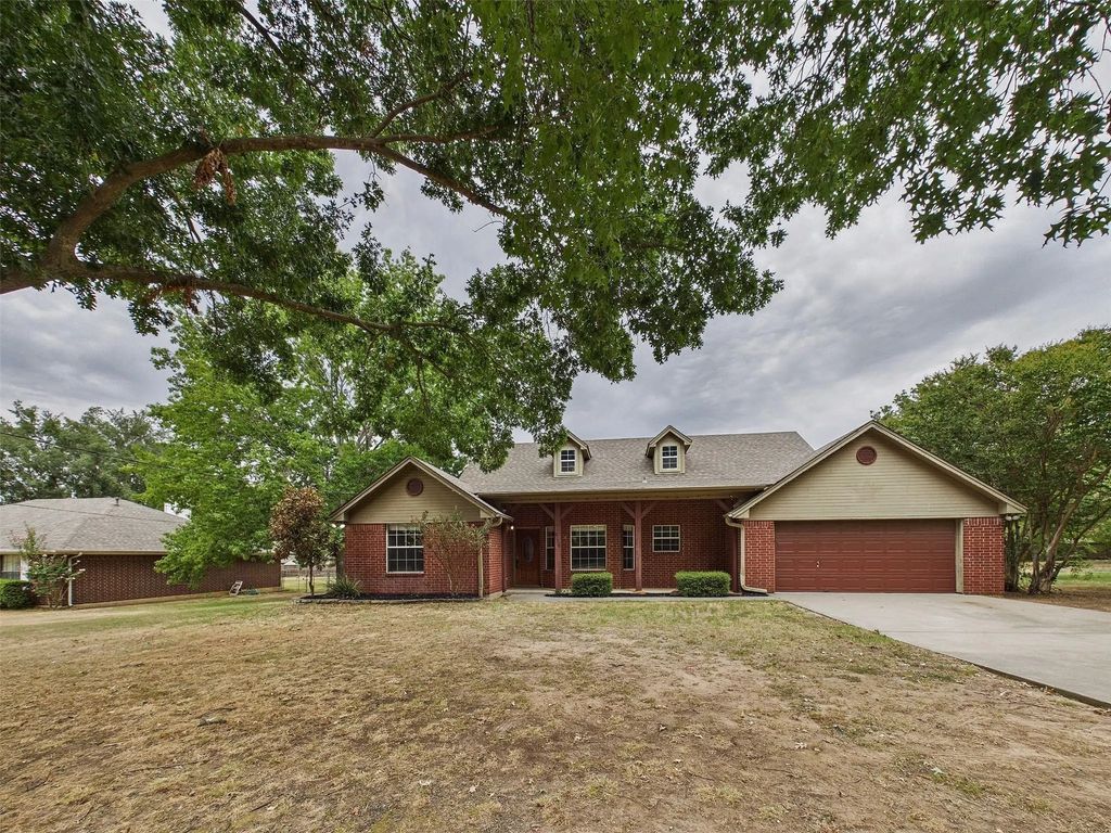 616 W Walcott Street, Pilot Point