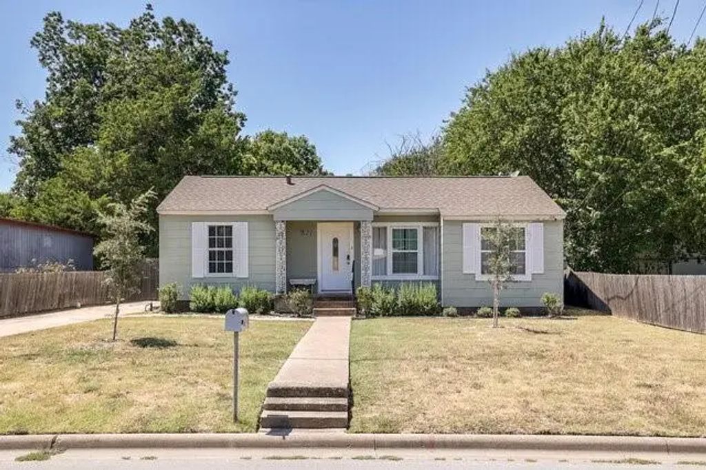 821 Williams Street, Waxahachie
