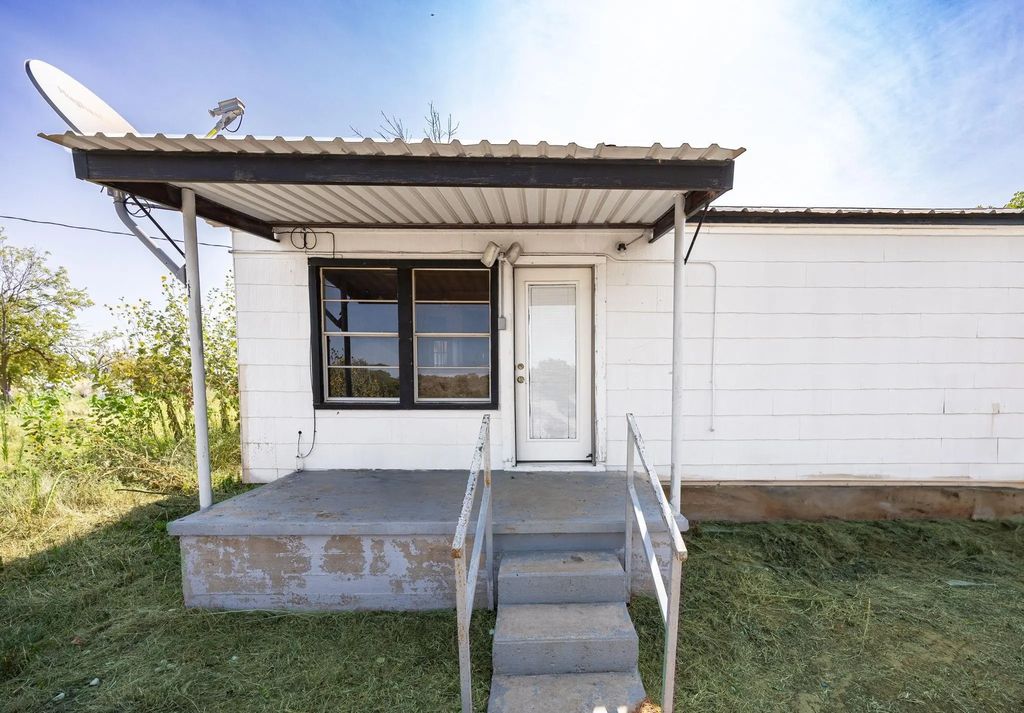 549 County Road 4699, Boyd