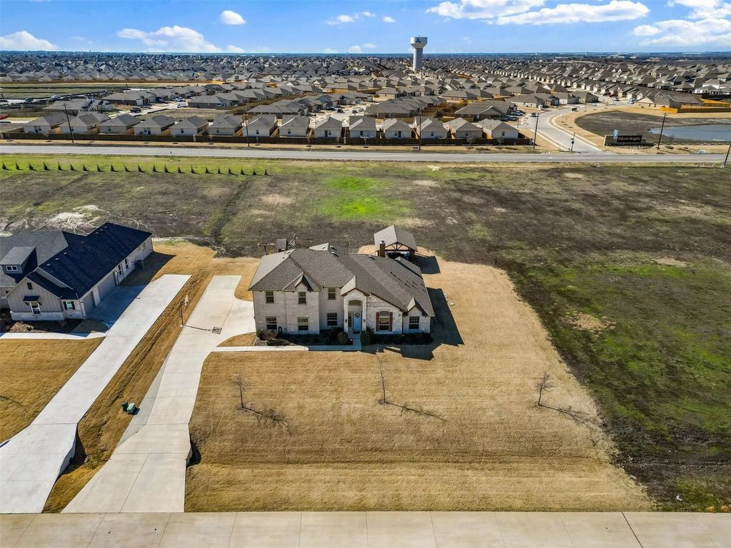 1133 Barrix Drive, Forney