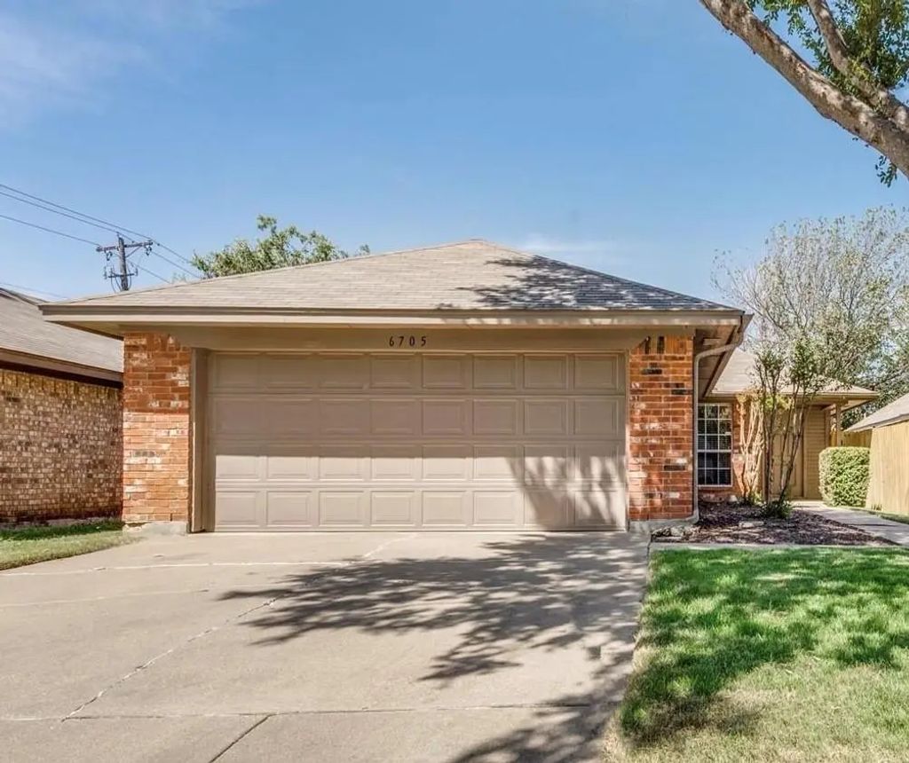 6705 Driffield Circle W, North Richland Hills
