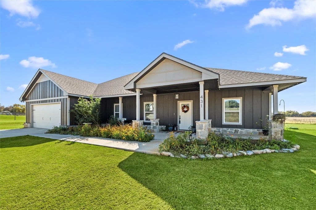 431 Advance Road, Weatherford