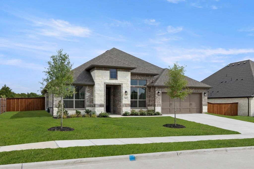 911 Allegro Avenue, Forney