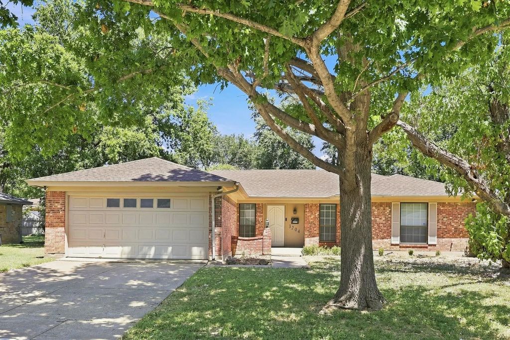 3204 Denbury Drive, Fort Worth