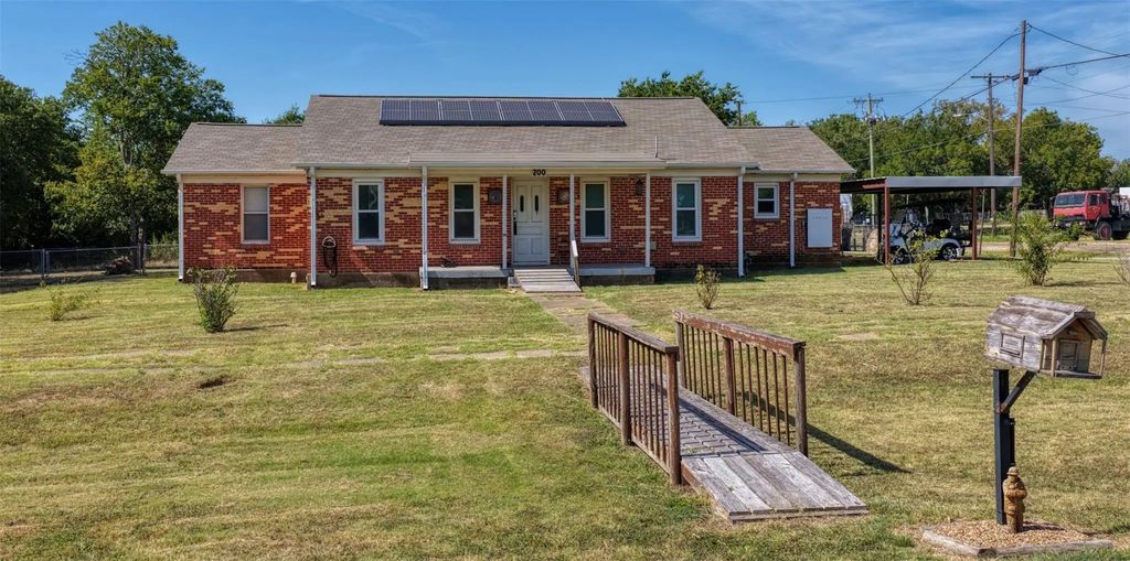 200 E Crossmain, Milford