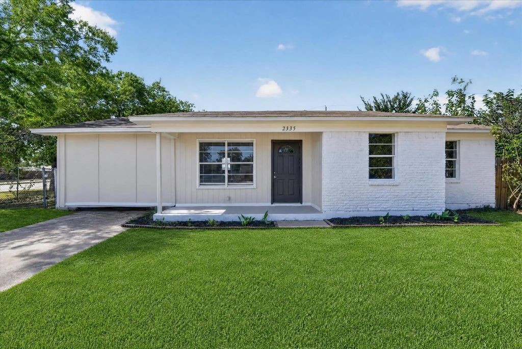 2335 Loyce Drive, Mesquite