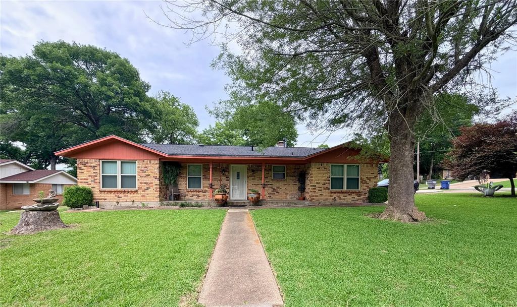 1226 Linkwood Lane, Lancaster