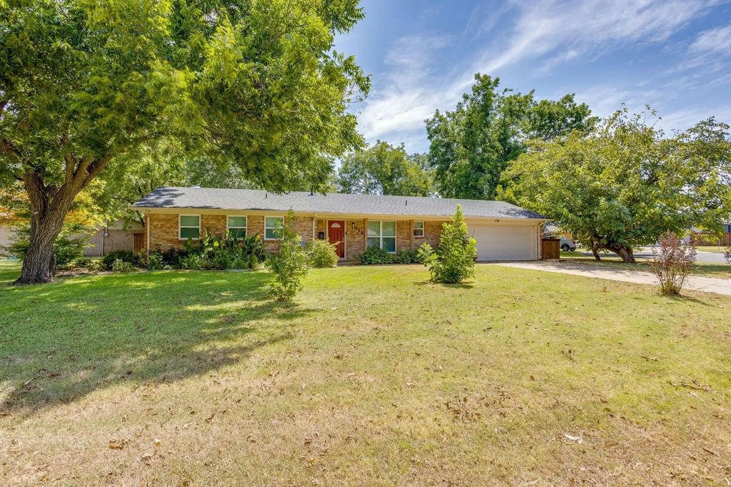 314 Bernice Court, Burleson