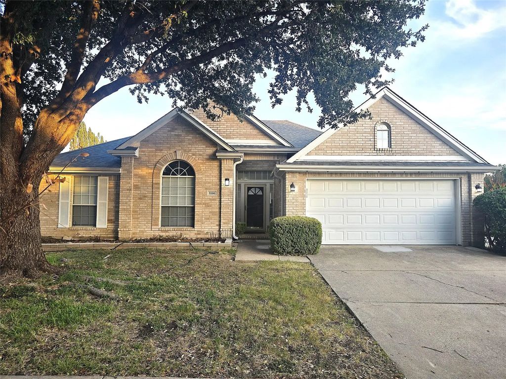 5200 White Hills Drive, Fort Worth