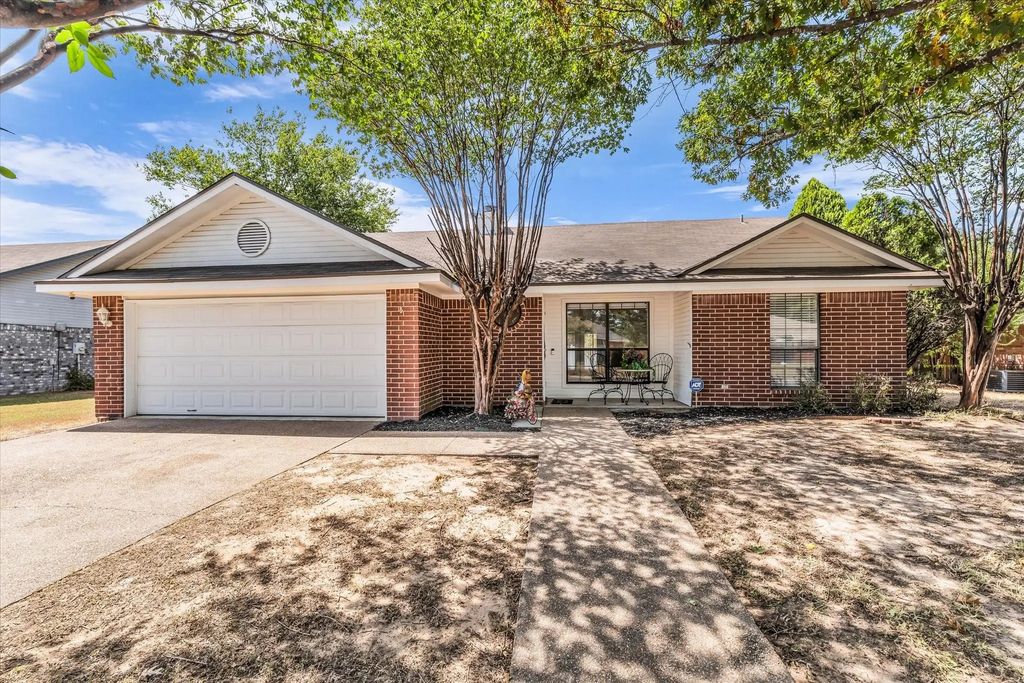 4626 Lexington Street, Bellmead