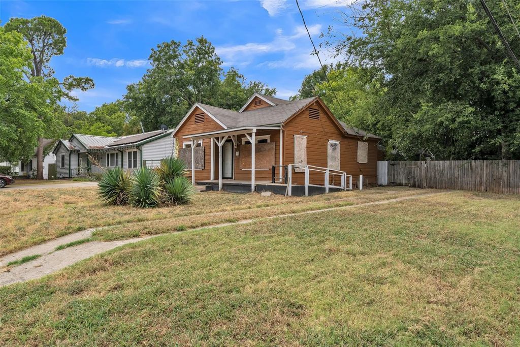 905 N Frances Street, Terrell