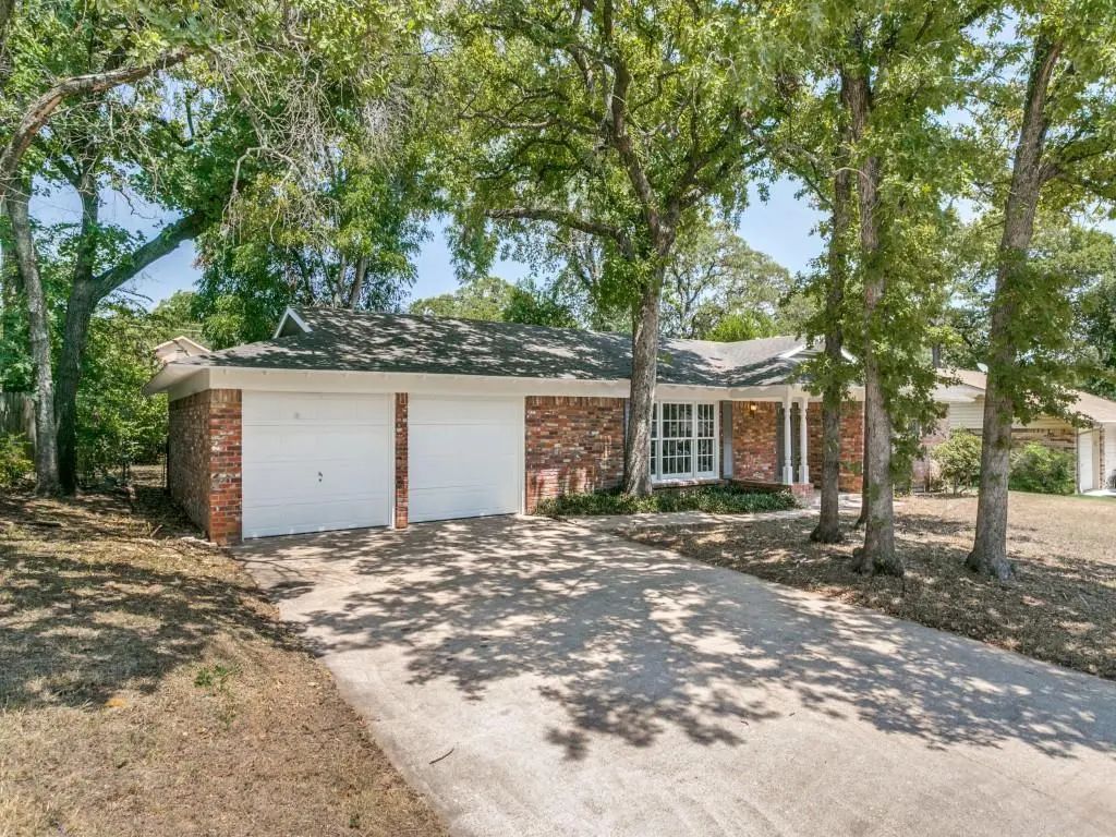 612 Forest Lane, Hurst