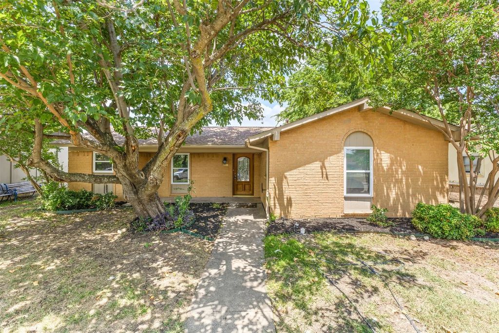 929 Meadow Mead Drive, Allen
