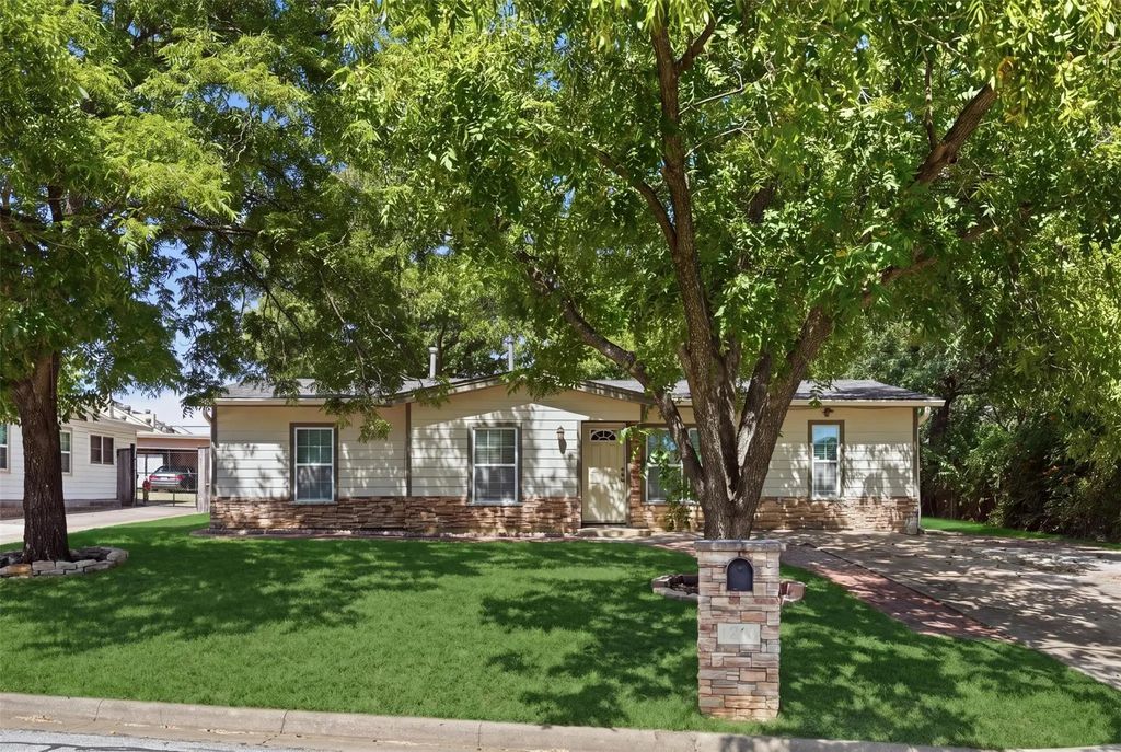 1218 Diana Drive, Arlington