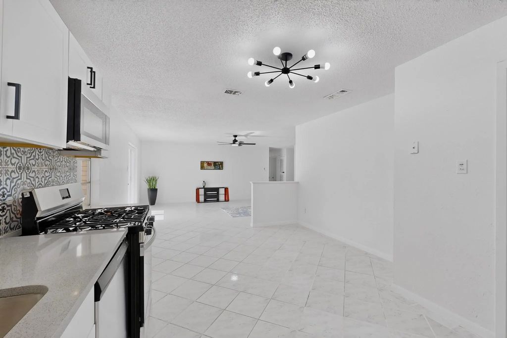 5451 Lubbock Avenue, Fort Worth