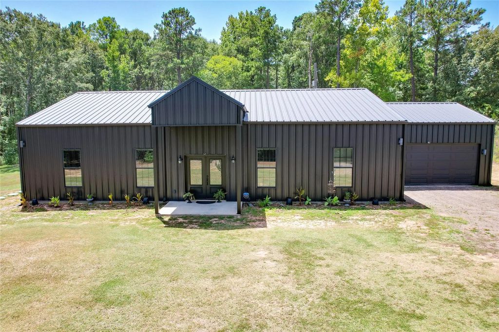1373 County Road 166 W, Overton