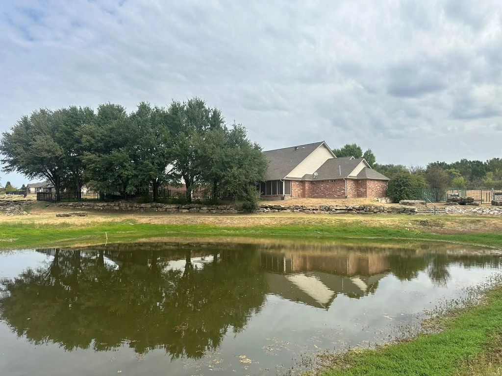 101 Creekside Drive, Glen Rose