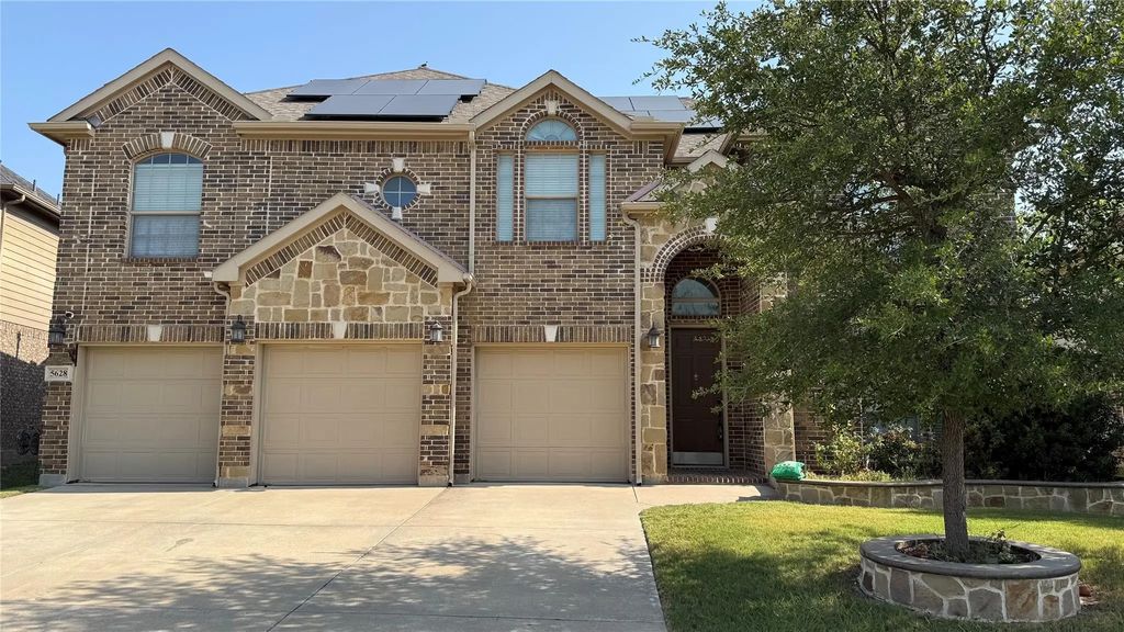 5628 Sleepy Creek Lane, Fort Worth