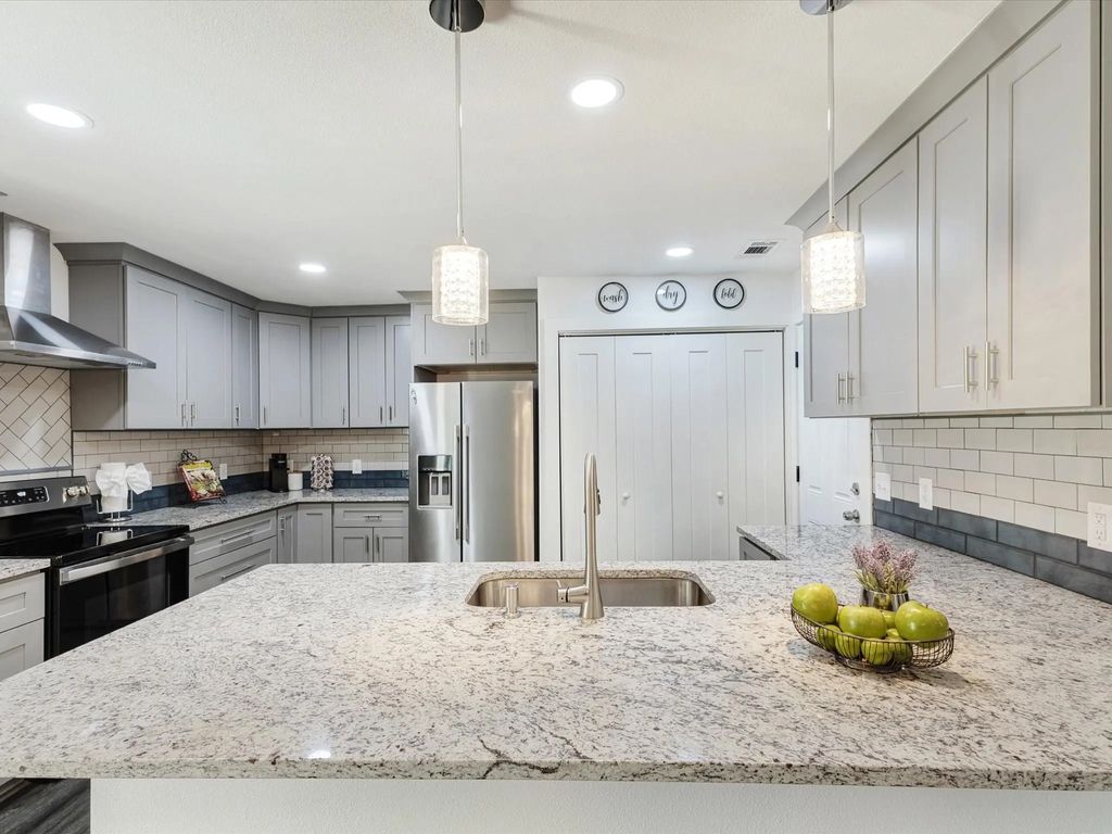 936 Elmwood Drive, Lewisville