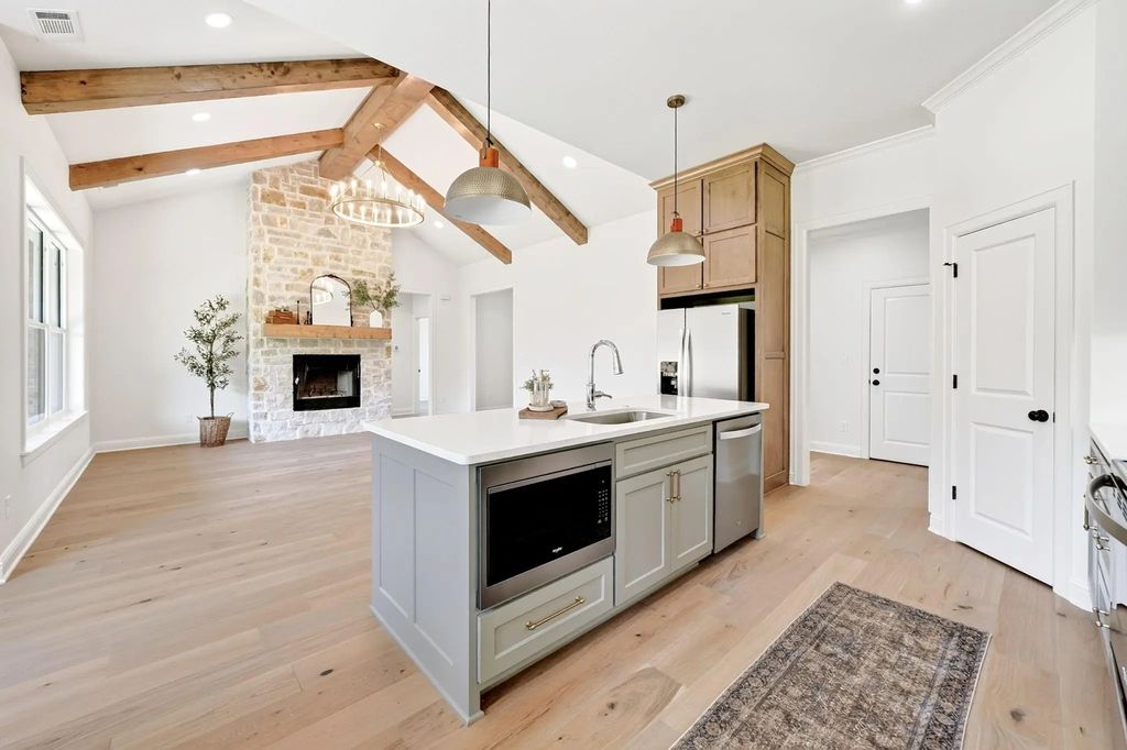 302 Grace Lane, Athens