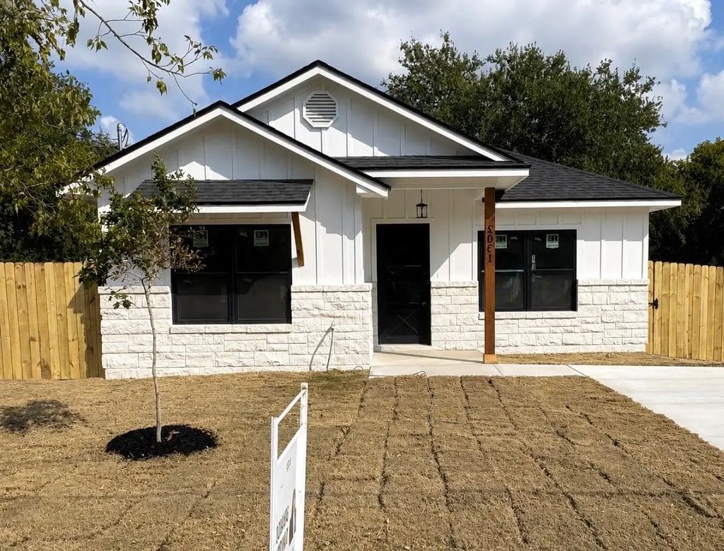 509 Judson Drive, Devine